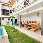 OYO Jarro Café Tulum