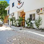 OYO Jarro Café Tulum