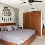 BÄAK- PH3A- Ixchel PENTHOUSE studio Private Rooftop POOL