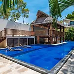 2Br Luxury Suite With Infinity Pool In Aldea Zama