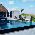 Studio W/Plunge Pool & Kitchen