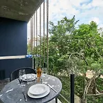 James Bond - Centric Studio & Private Plunge Pool & Beach Club Access