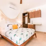Charming Boho Entire Condo W Patio Swing