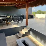 Studio W/Plunge Pool & Kitchen