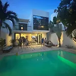 Wonderful Tropical Home 3Br, Garden, Private Pool.