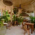 Beautiful Swim-Up Studio With Private Terrace, Pool And Jungle Gym