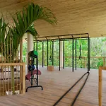 Beautiful Swim-Up Studio With Private Terrace, Pool And Jungle Gym