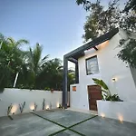 Stunning Villa In The Heart Of La Veleta - Casa Jardin