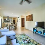 Dorian Gray - Pool & Beach Club Access & 300Mbps Wifi