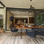 2-Br Tropical Retreat With Sauna, Gym And Pool