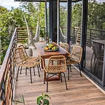 2-Br Tropical Retreat With Sauna, Gym And Pool