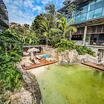 Luxury Penthouse - Jacuzzi, Gym, Pool, Sauna & Bbq