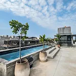 Luxury Penthouse - Jacuzzi, Gym, Pool, Sauna & Bbq