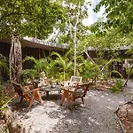 Luxe Jungle Apt 10Min To Beach Hot Tub King