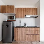 Studio Suite With Private Balcony, Rooftop Pool,Gym