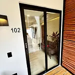 Chic 2Br Condo, Private Jacuzzi And 2 Free Bikes