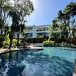 Luxury 4Br Villa With 3 Pools & Paddle Court, Karanda