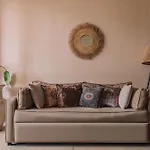 Condos Watal - Relax, Unwind In Style And Comfort, Private Pool, 24Hr Concierge