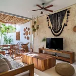 Luum - Majestic Villa With Private Pool And Parking