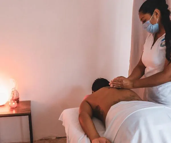 Emotion Avenida Tulum Hotel & Hostal