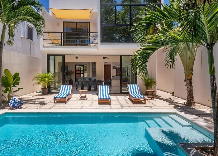 Wonderful Tropical Home 3Br, Garden, Private Pool.