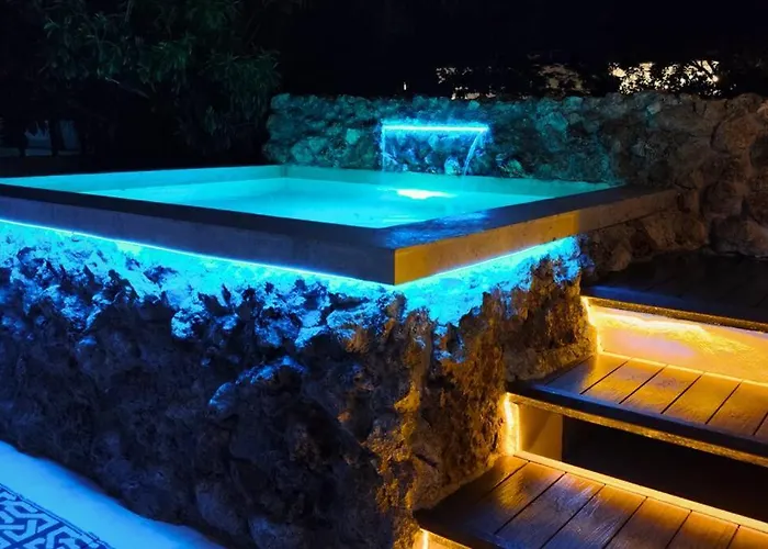 Vacation Villa Private Rooftop Pool Walk 2 Town