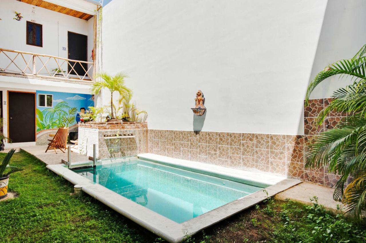 Oyo Jarro Café Hotel