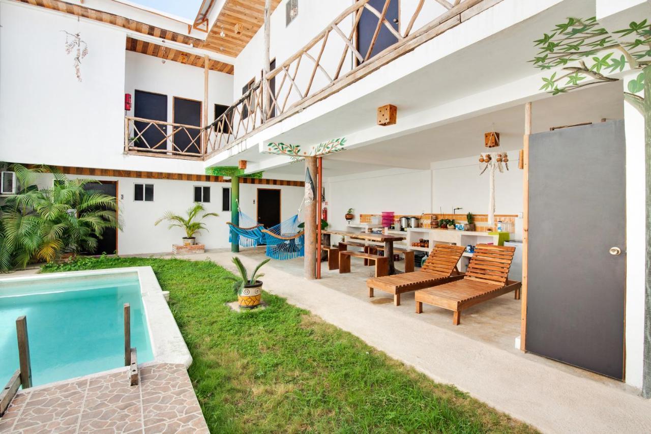 Oyo Jarro Café Hotel