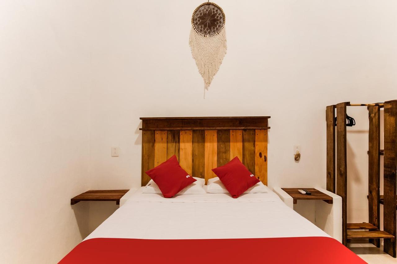 Oyo Jarro Café Hotel