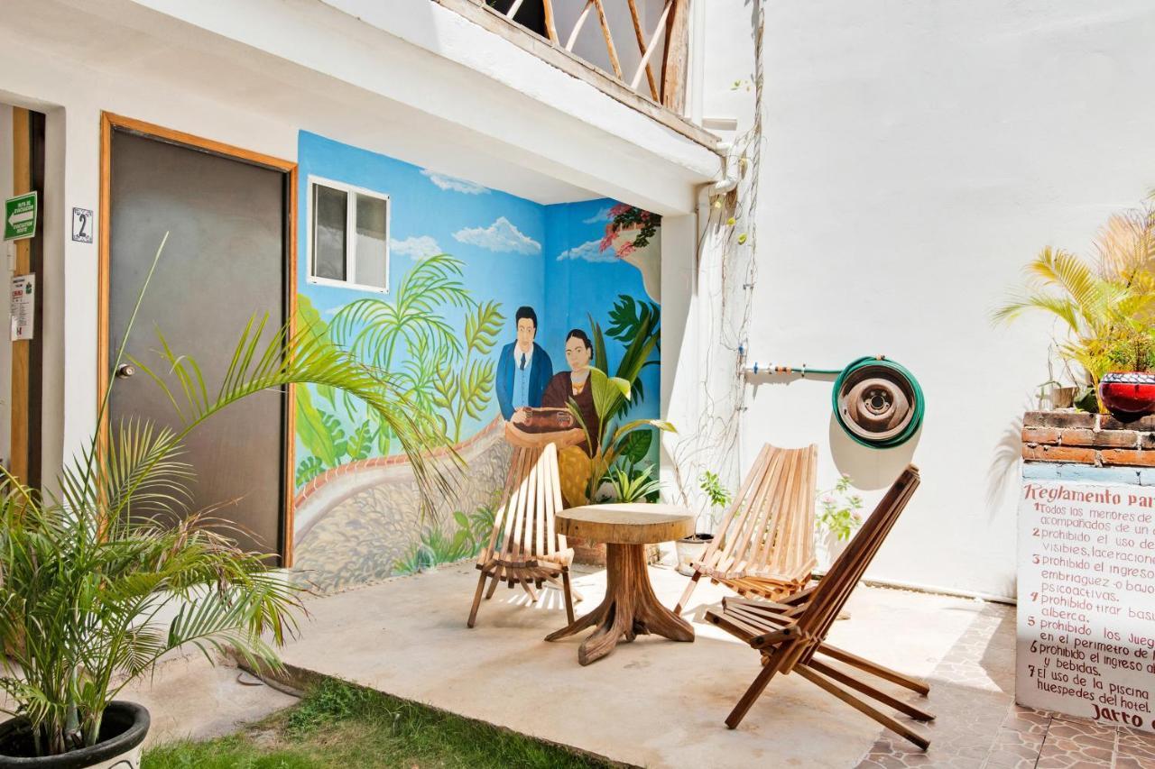 Oyo Jarro Café Hotel