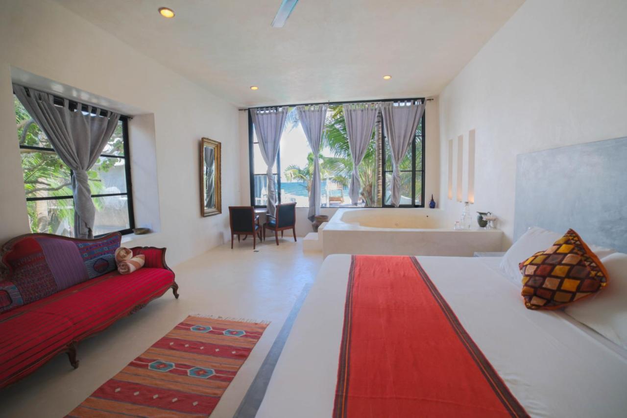 Hotel Lamar Front And Pool 3*