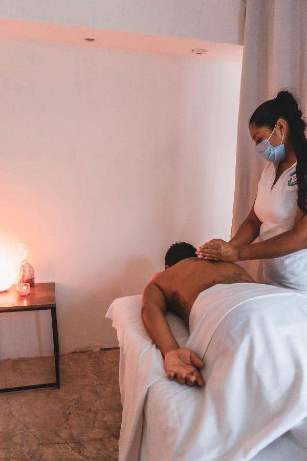 Emotion Avenida & Hostal *