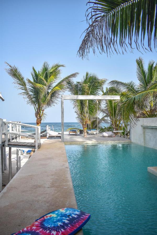 Lamar Front And Pool Hotel 3*