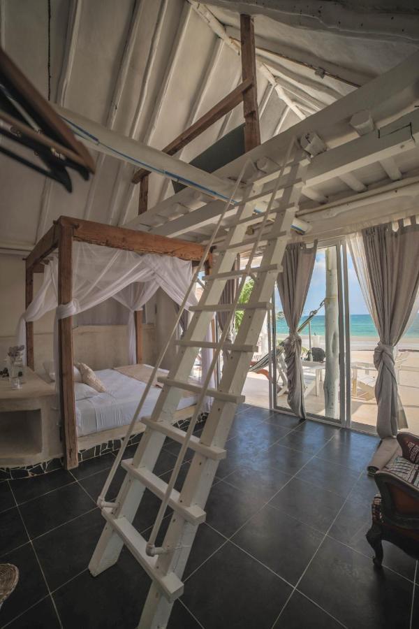 Lamar Front And Pool Hotel Tulum