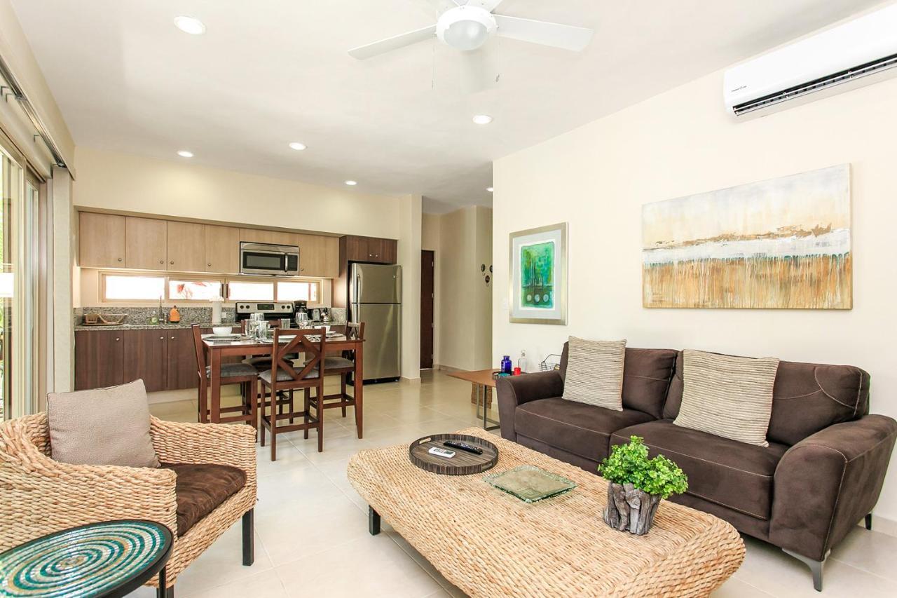 Complex With An Alluring Pool & Tropical Vibes By Stella Rentals! Apartamento
