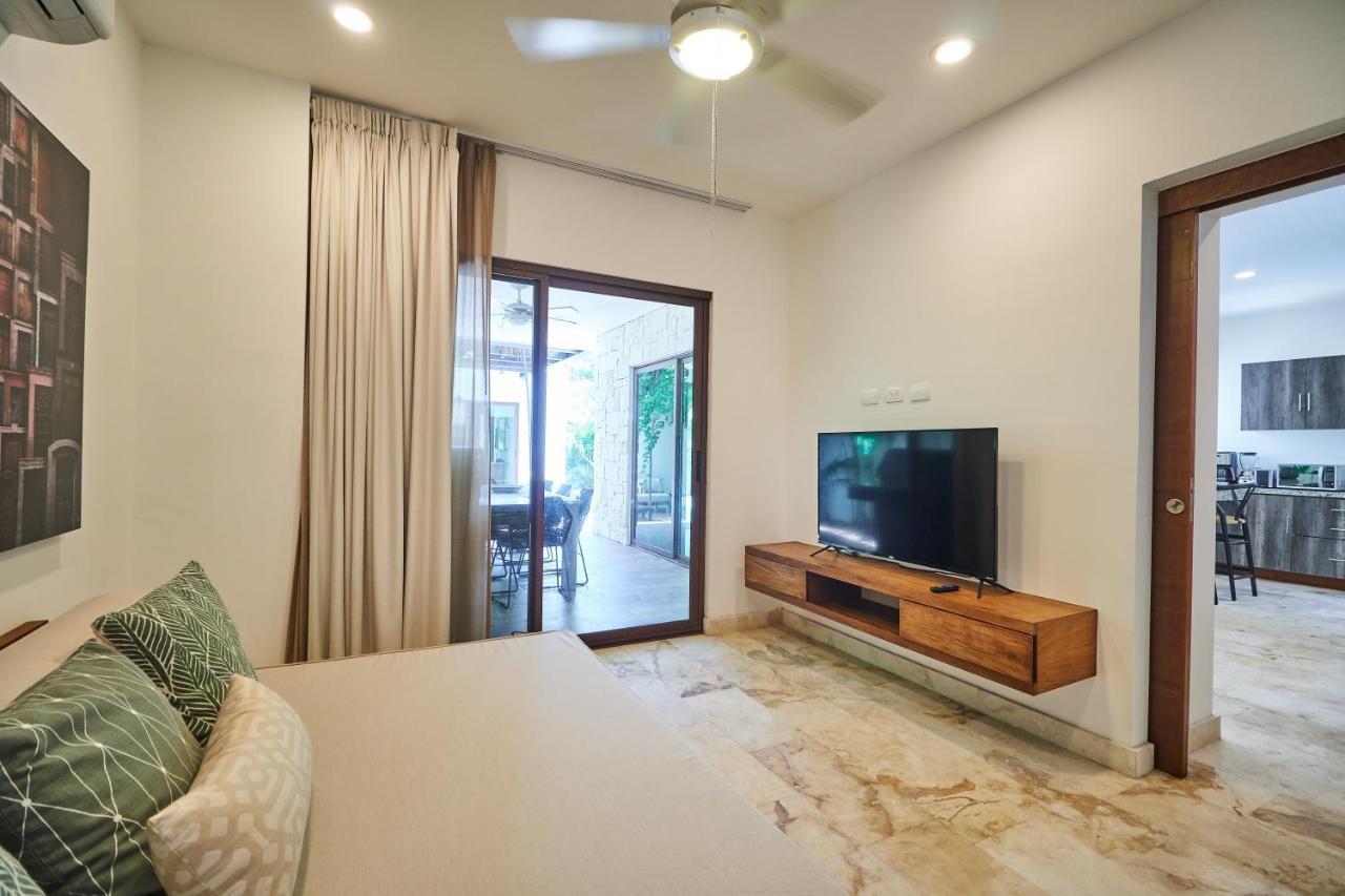Casa Mallorca Tropical Vibes Private Pool Backyard With Grill Sunroof & Hammock Concierge & Wifi Сasa de vacaciones *