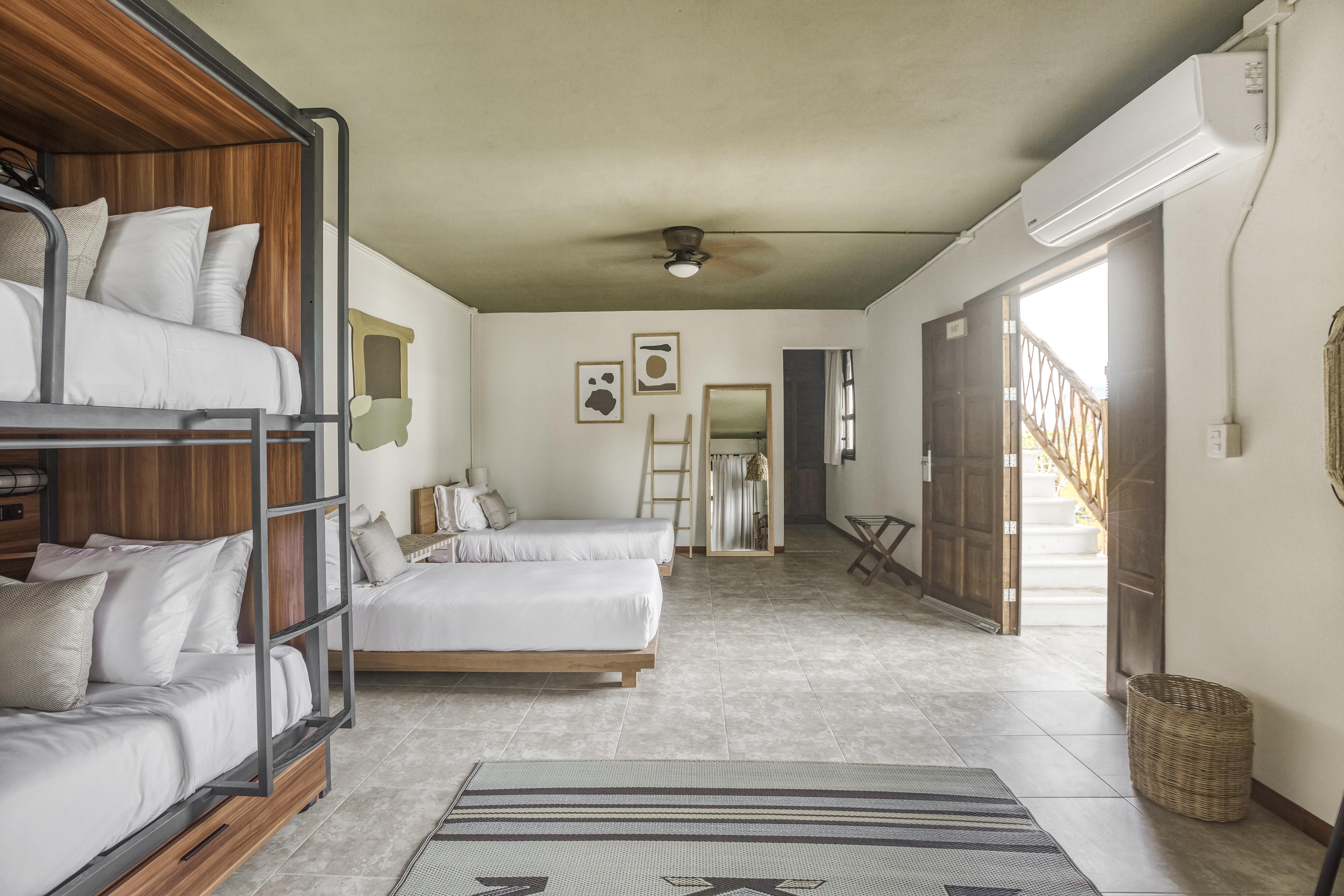 Hotel Lirios