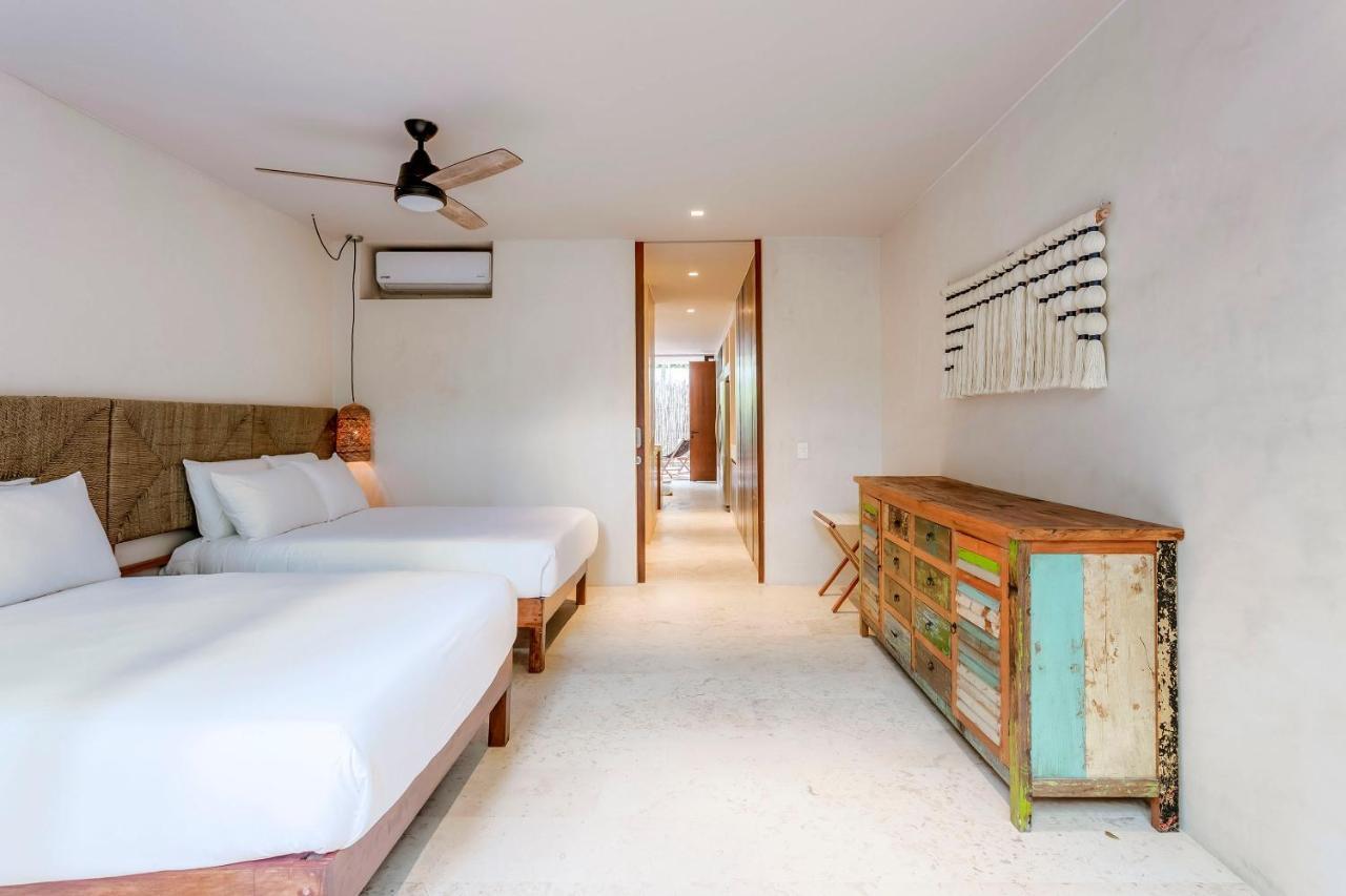 Gorgeous Flowy Space With Wrap-around Private Pool Apartamento