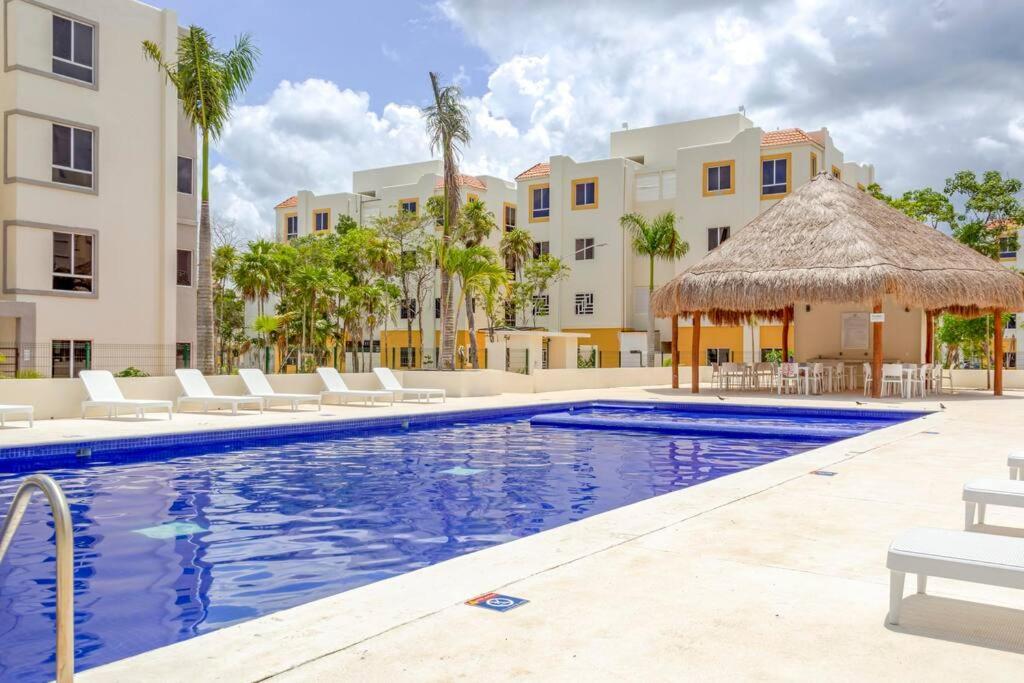 Apartamento Cozy Oasis: 2-bedroom W/ Pool
