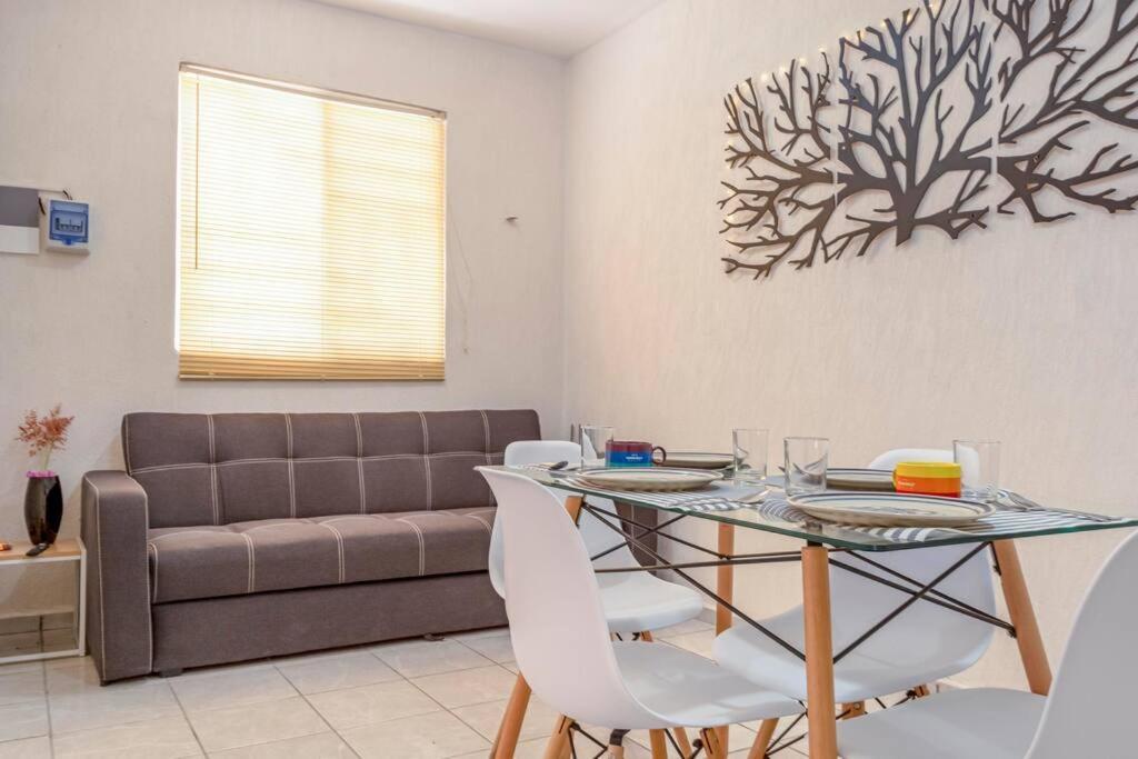 Cozy Oasis: 2-bedroom W/ Pool Apartamento