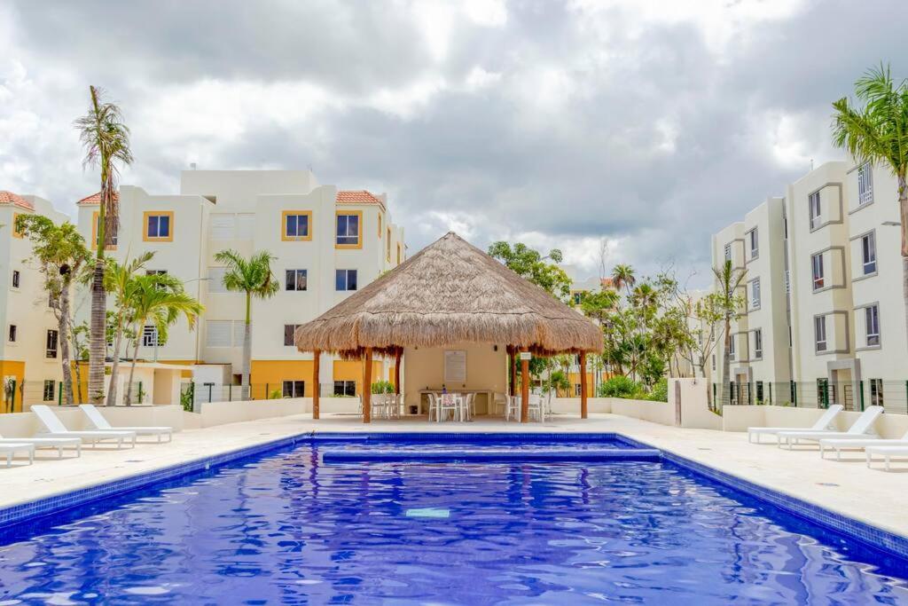 Cozy Oasis: 2-bedroom W/ Pool *
