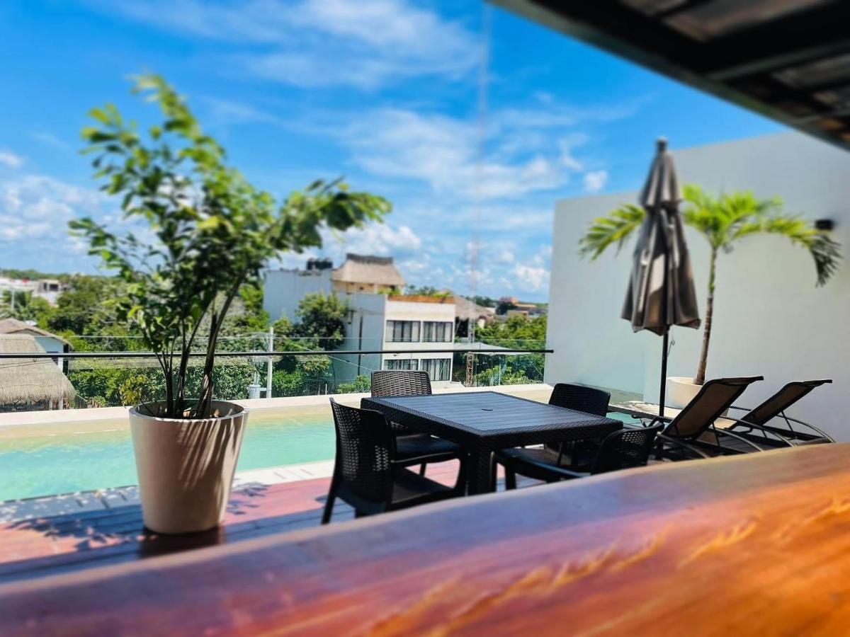 Moonshine & * Tulum