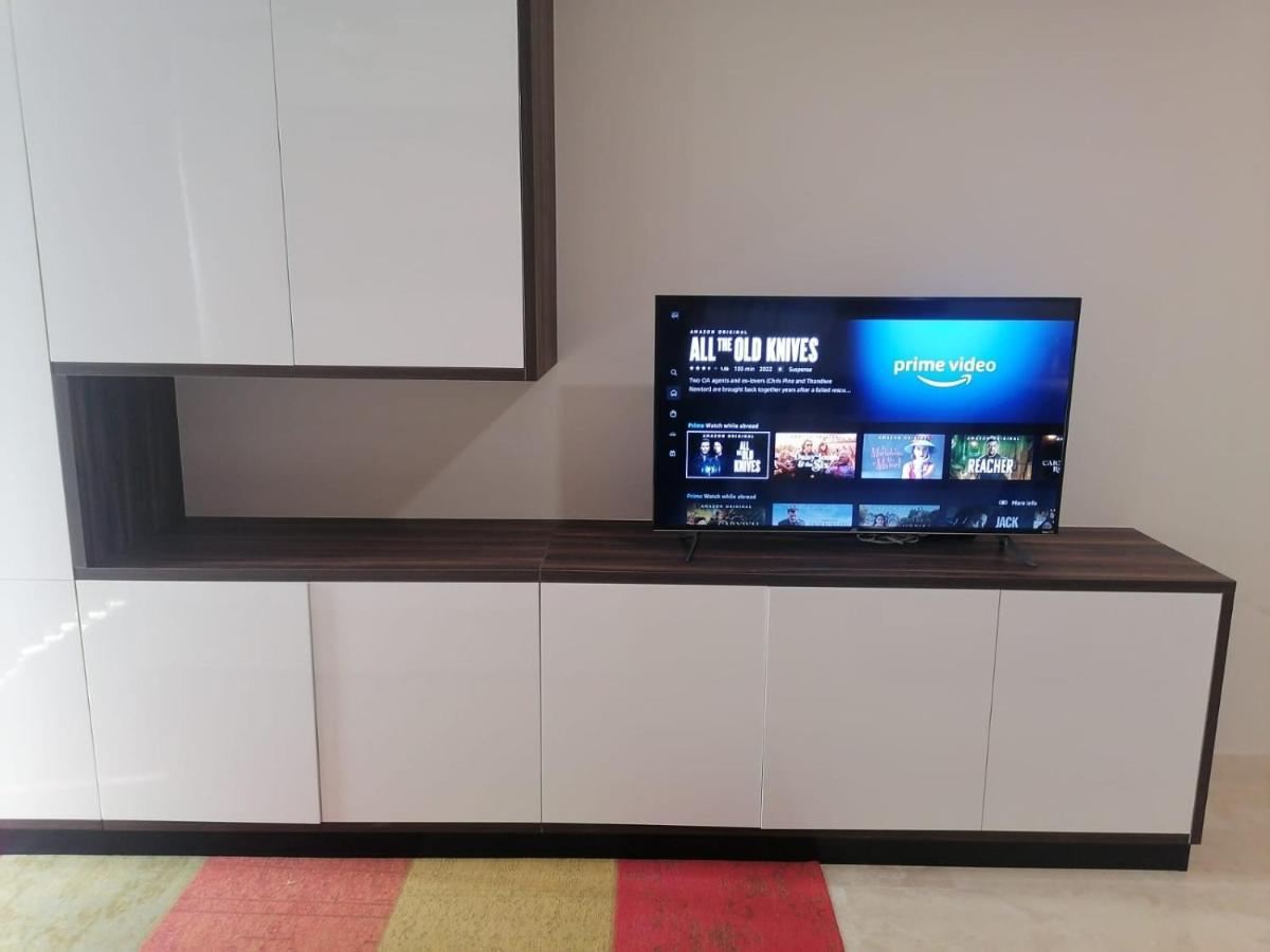 Modern Luxurious And Comfortable *