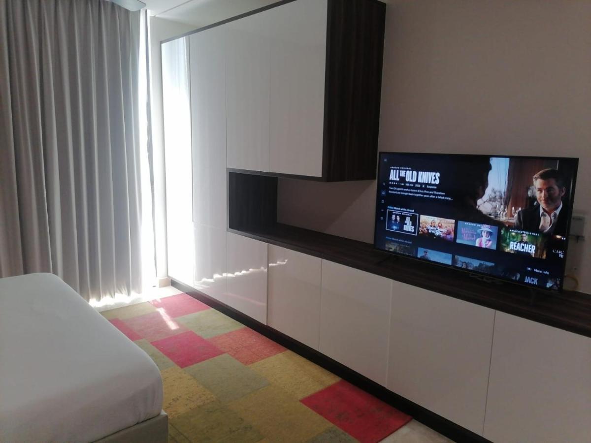 Modern Luxurious And Comfortable *