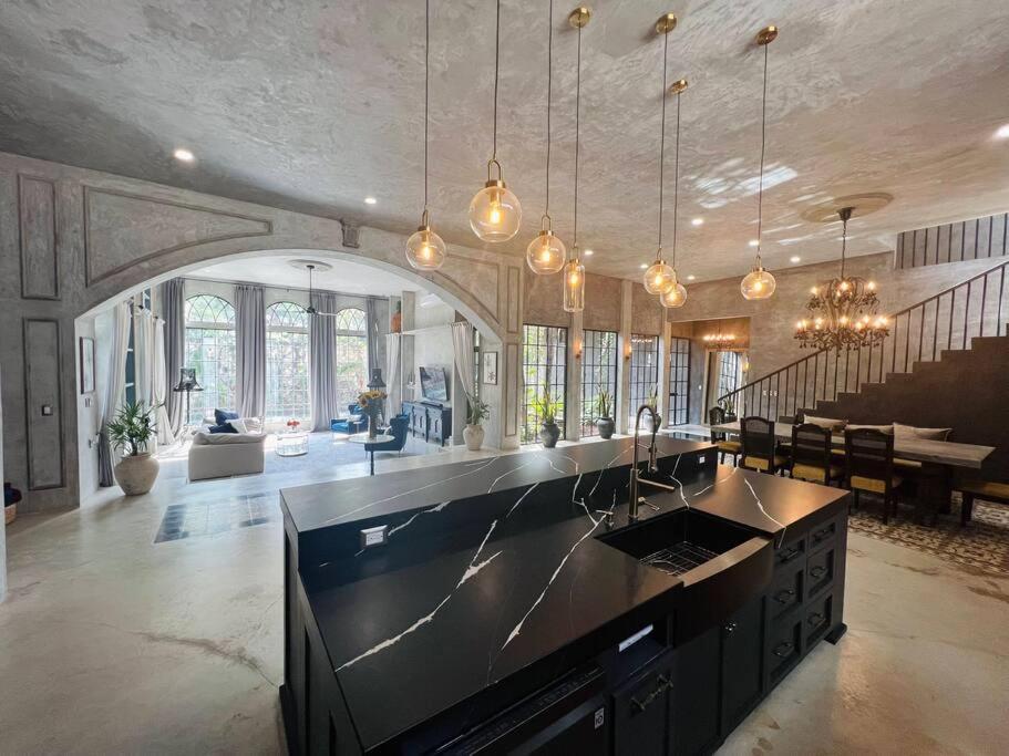Casa Halo - Lux Mansion, Heated Pool, Sonos Speakers, Gated Community And Staff Villa *