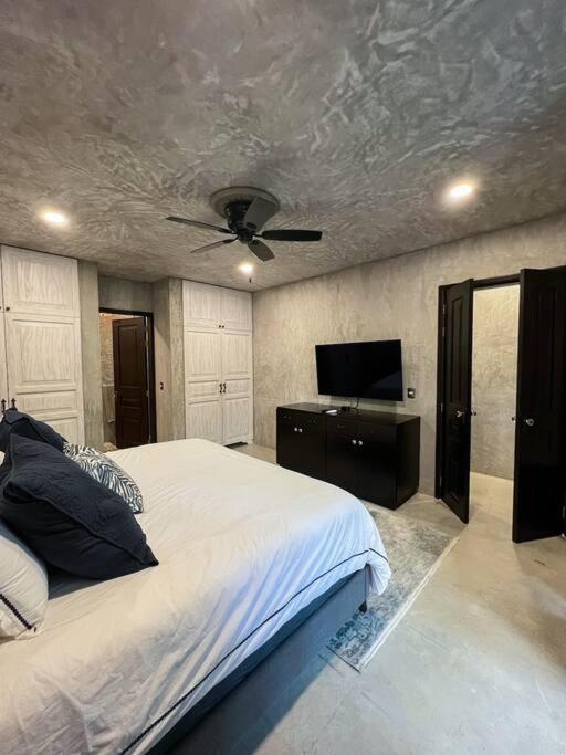 Casa Halo - Lux Mansion, Heated Pool, Sonos Speakers, Gated Community And Staff Villa