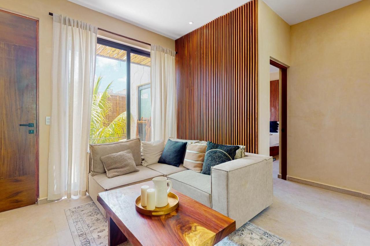 Fronds And Sun At Toh 11 Apartment *