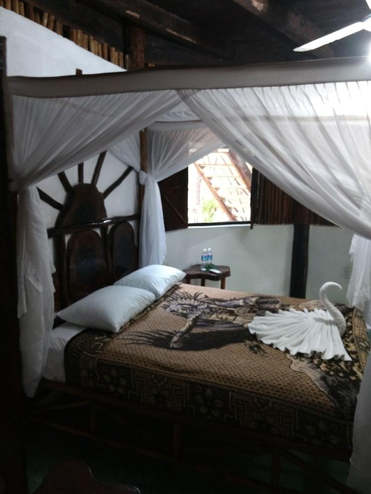 & Gardens Hotel