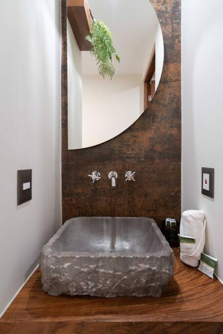 Frida's Artsy With Own Mural, Outdoor Tub & Rooftop Pool Apartamento