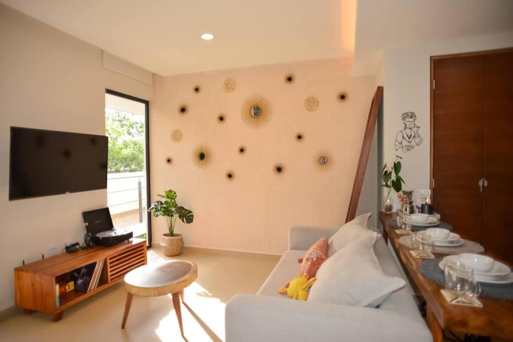 Frida's Artsy With Own Mural, Outdoor Tub & Rooftop Pool *